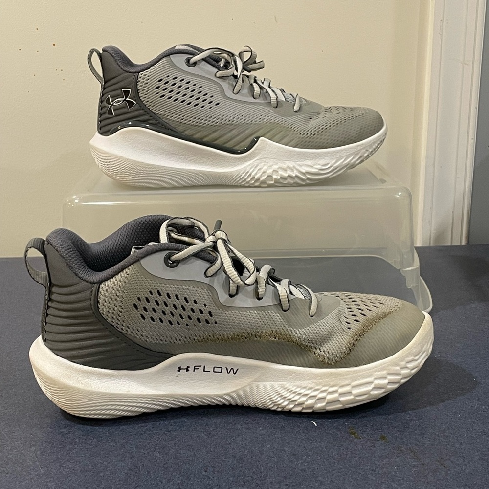 Under Armour Men’s 8.5 Grey and White Flow Breakthru Athletic Sneakers